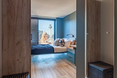 Premium En Suite City View - Image 2